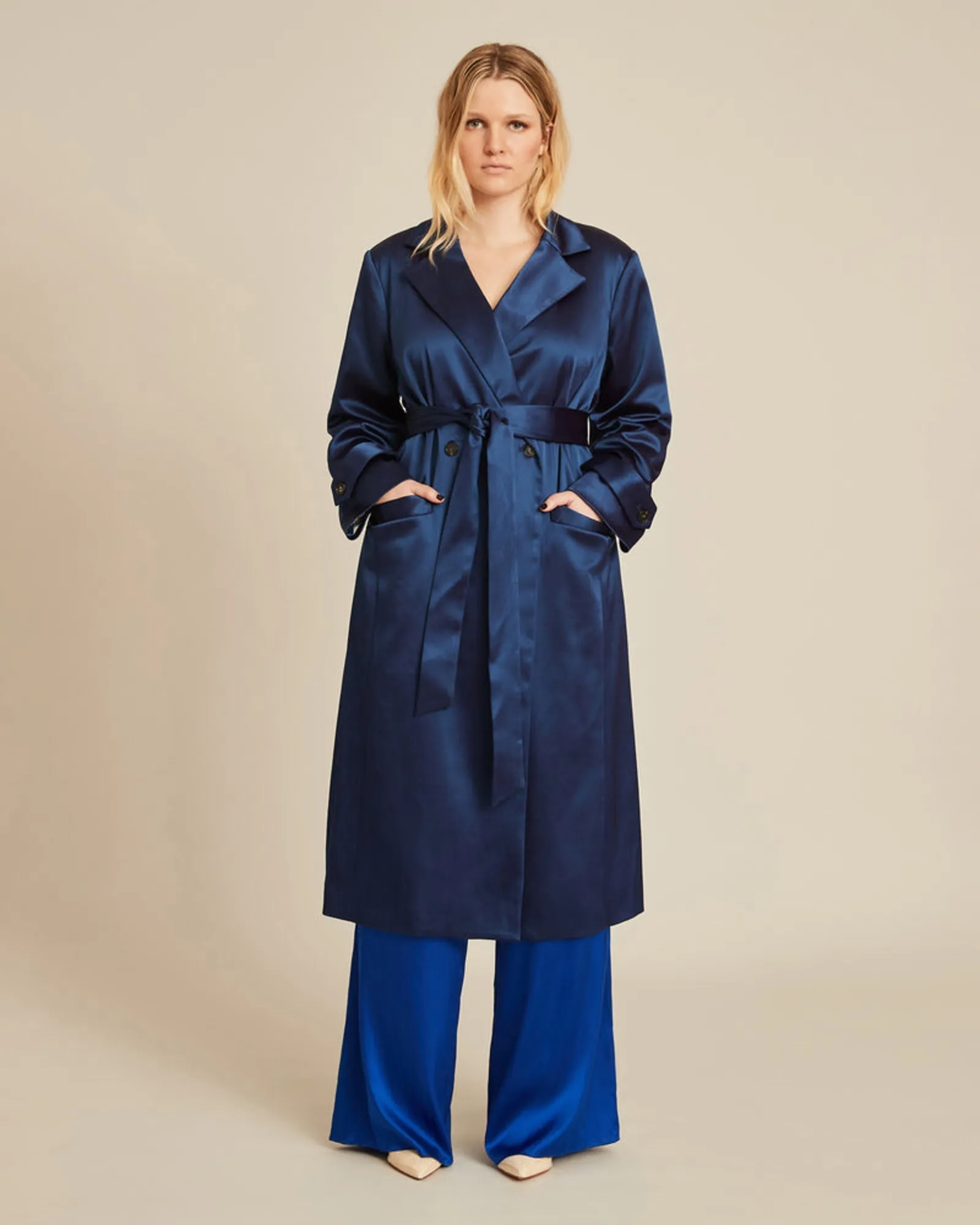 Caterina Stretch Satin Coat | Navy Blue - Blue print lining